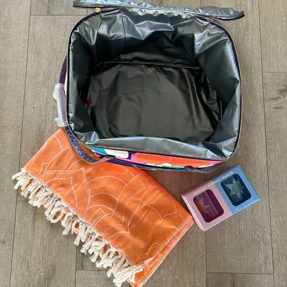 Trina Turk Insulated Picnic Tote NWT + Bonus Tumblers & Beach Blanket! - Picture 6 of 9